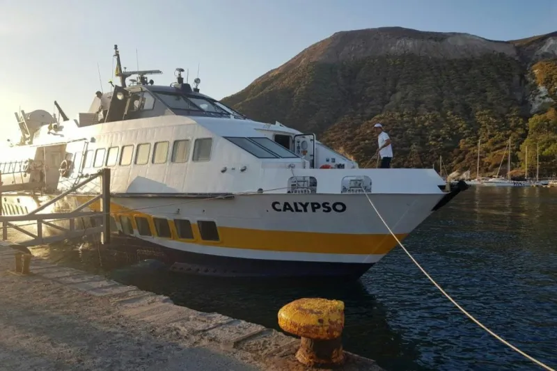 Isole Eolie: Traghetto di sola andata da Filicudi a Lipari