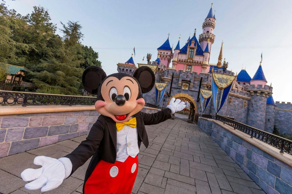 Disneyland® California: Park Hopper de 2 días con pase Lightning Lane opcional