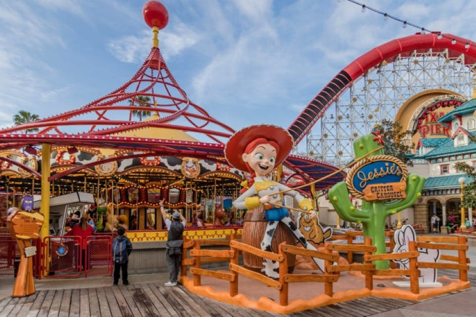 Disneyland® California: Park Hopper de 2 días con pase Lightning Lane opcional