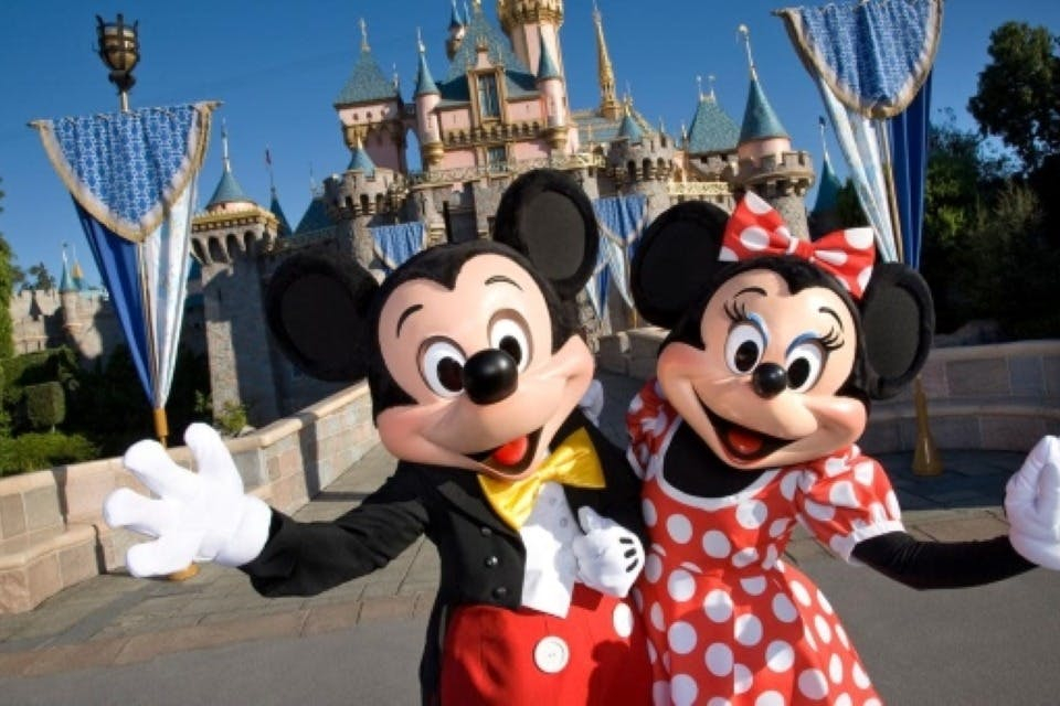 Disneyland® California: Park Hopper de 2 días con pase Lightning Lane opcional