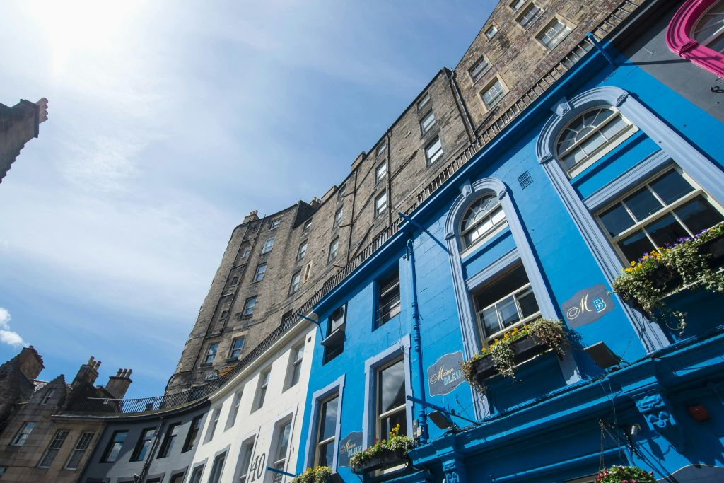 Edinburgh: Guided Food Tour + Lunch & Drinks