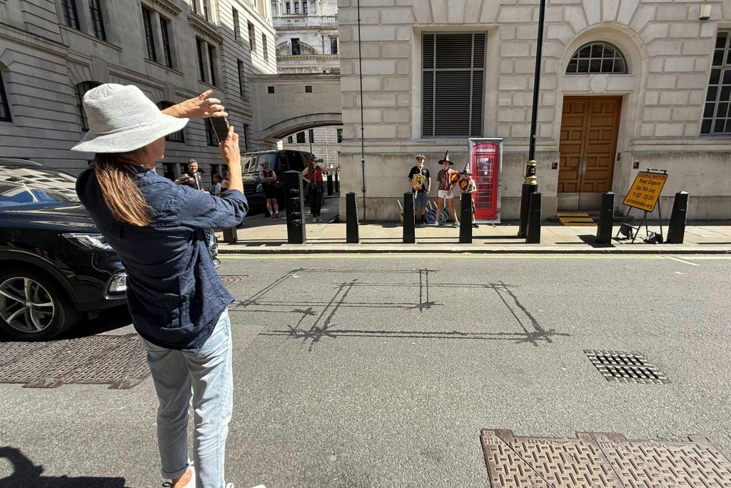 London: Harry Potter Filming Locations Guided Bus Tour
