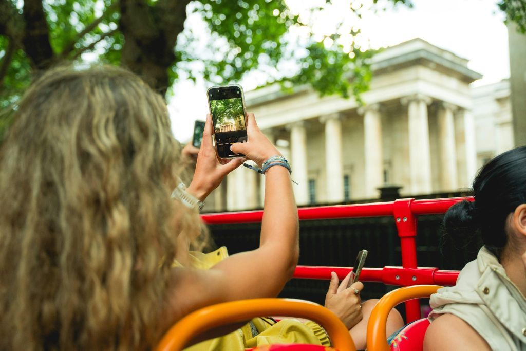 Londres : Aller-retour Uber Boat & 1-Day Bus Hop-on Hop-off Pass