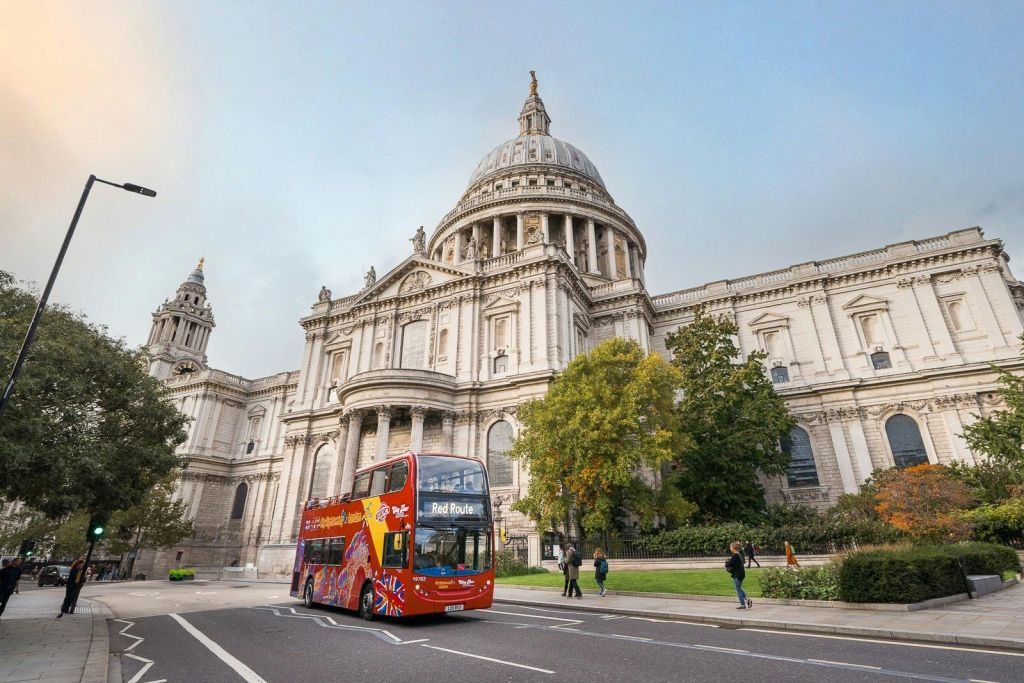London: One-Way Uber Boat & 1-Day Hop-on Hop-off Bus Tour