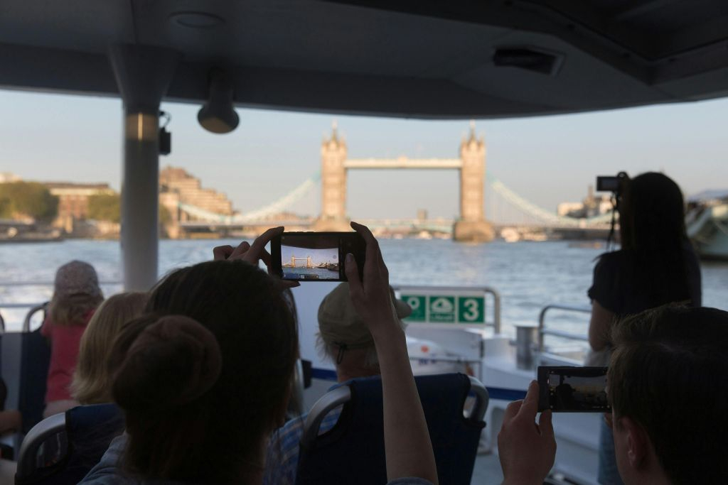 London: One-Way Uber Boat & 1-Day Hop-on Hop-off Bus Tour