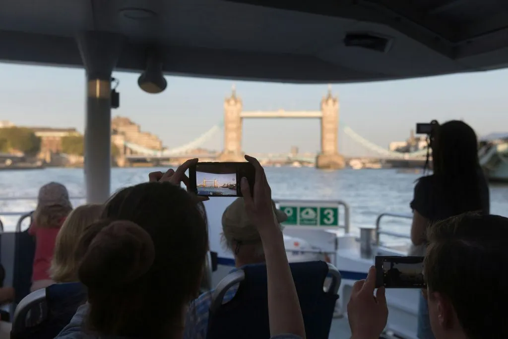 London: One-Way Uber Boat & 1-Day Hop-on Hop-off Bus Tour