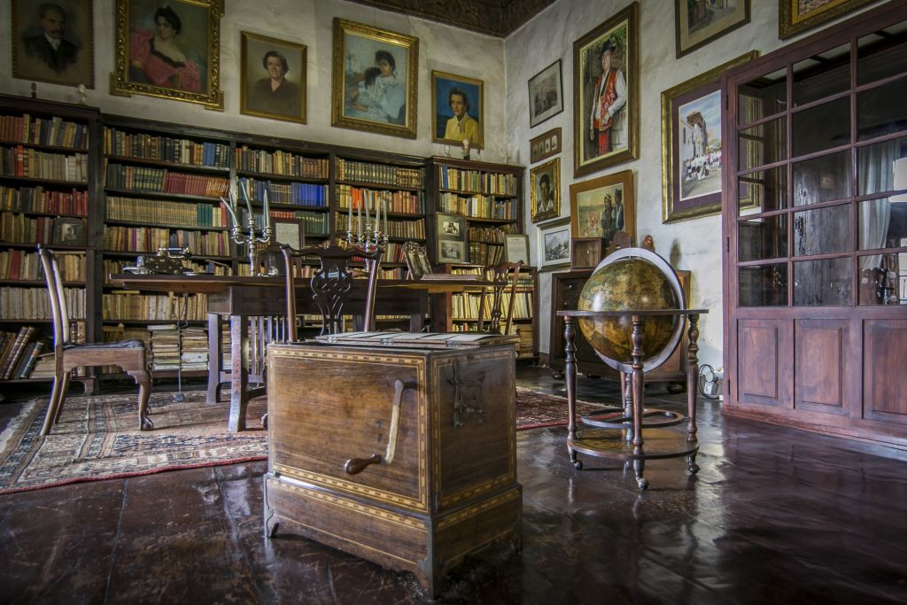 La Casa de los Balcones: Entrada