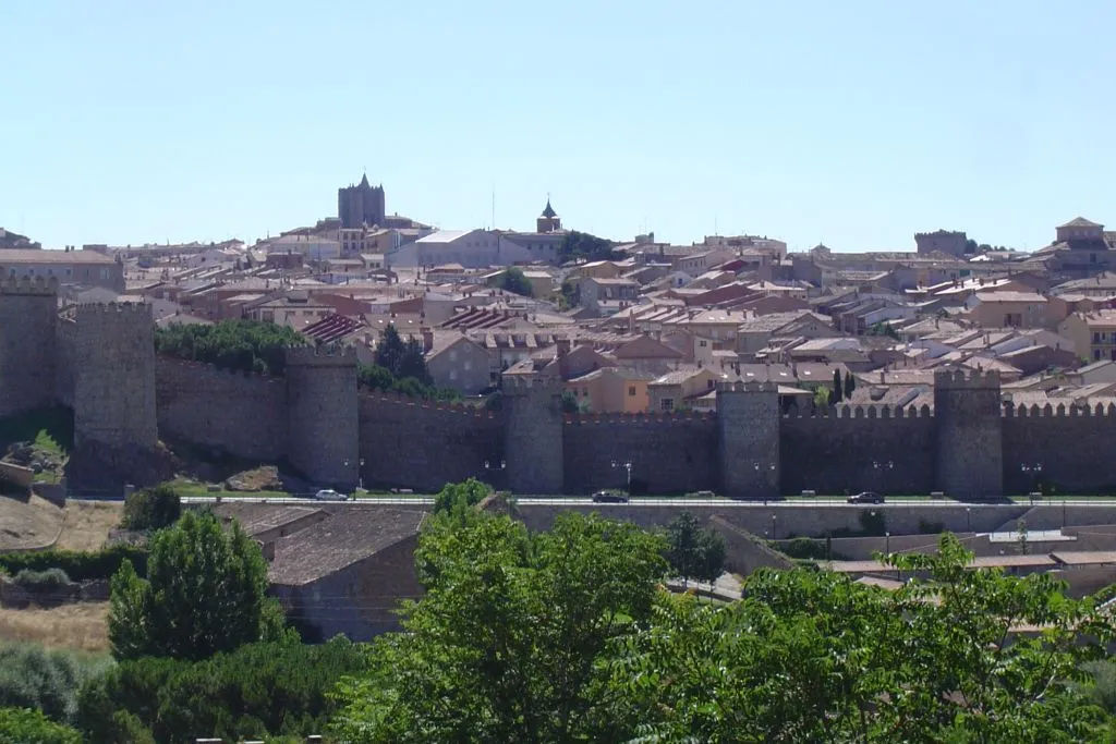 Segovia & Avila: Guided Walking Tour from Madrid