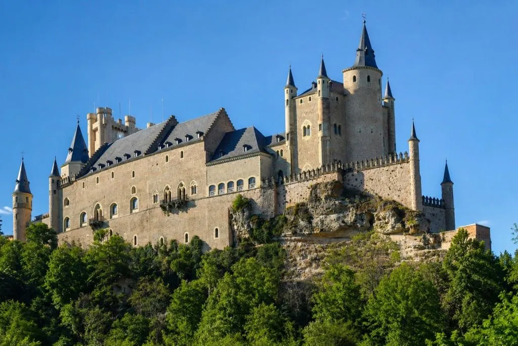 Segovia & Avila: Guided Walking Tour from Madrid