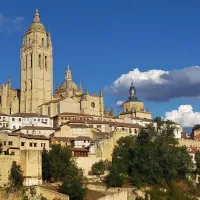 Segovia & Avila: Guided Walking Tour from Madrid