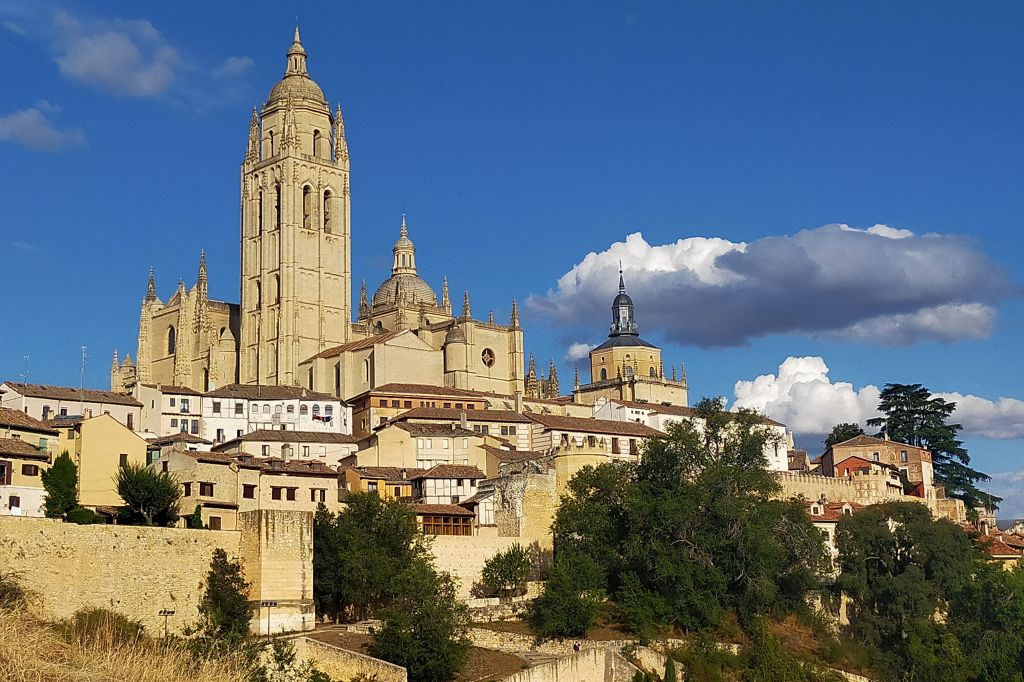 Segovia e Avila: tour guidato a piedi da Madrid
