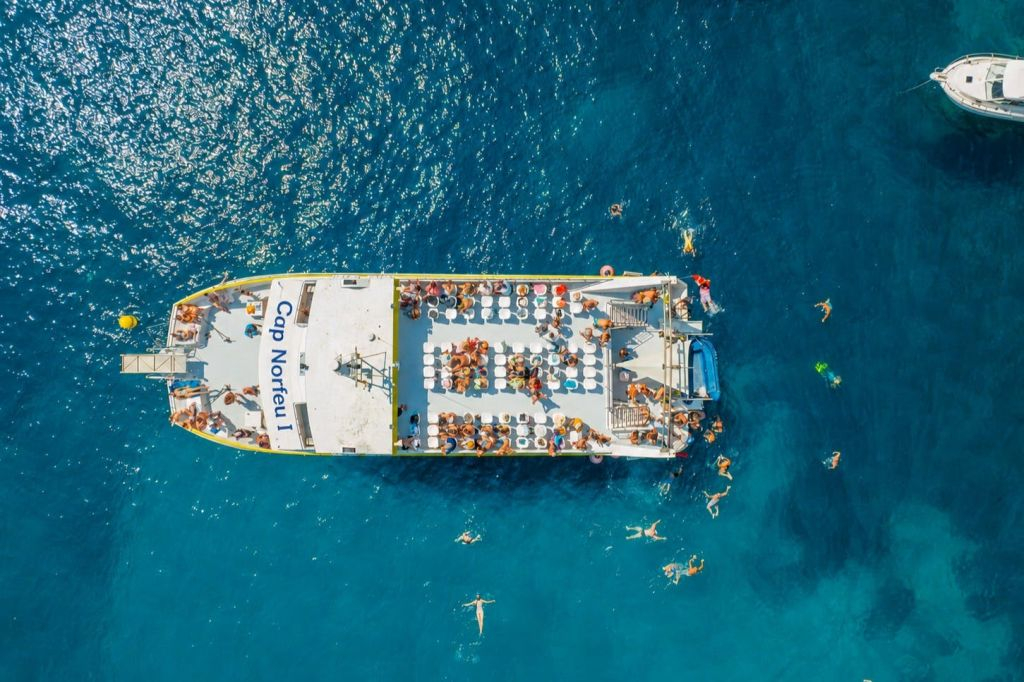 Cadaqués: Excursión en barco desde Roses + Parada para nadar