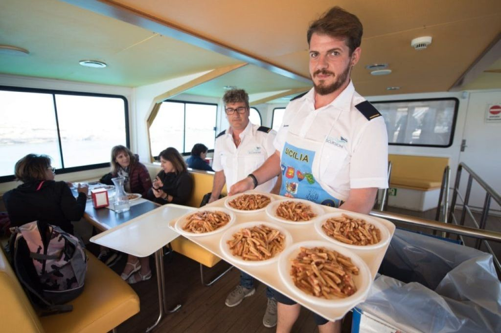 Trapani: Mini tour in barca a Favignana e Levanzo + pranzo