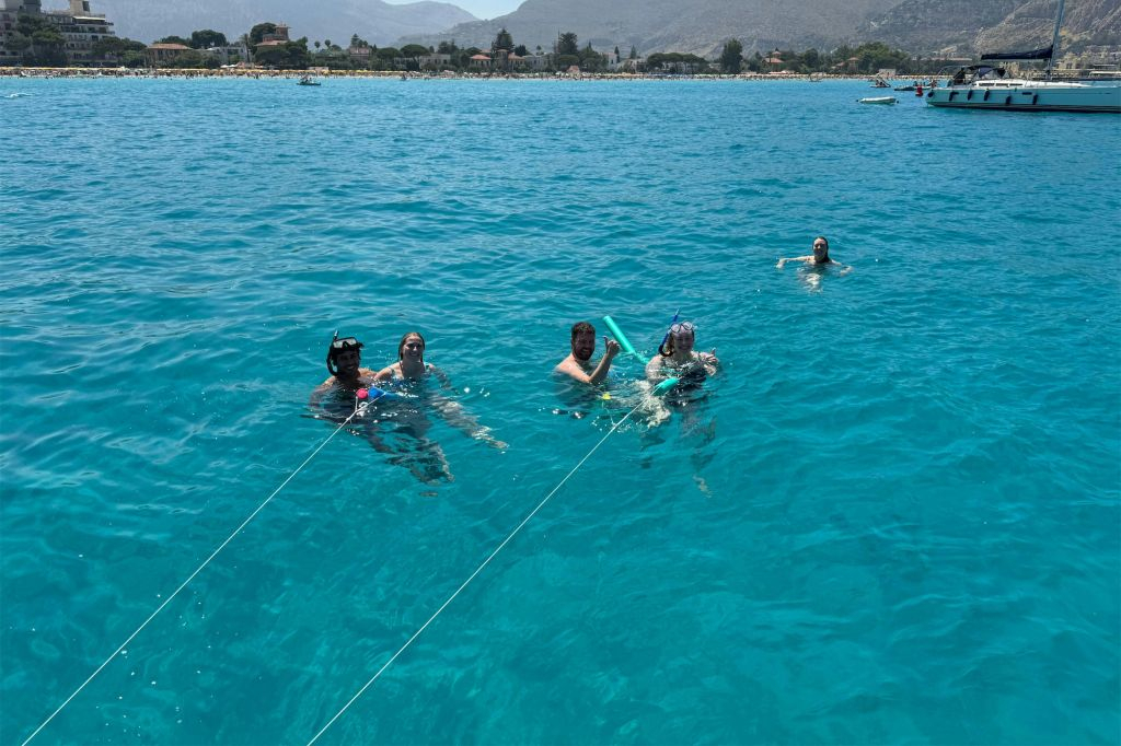 Mondello: Tour in barca da Palermo + Snorkeling + Snack & Drink