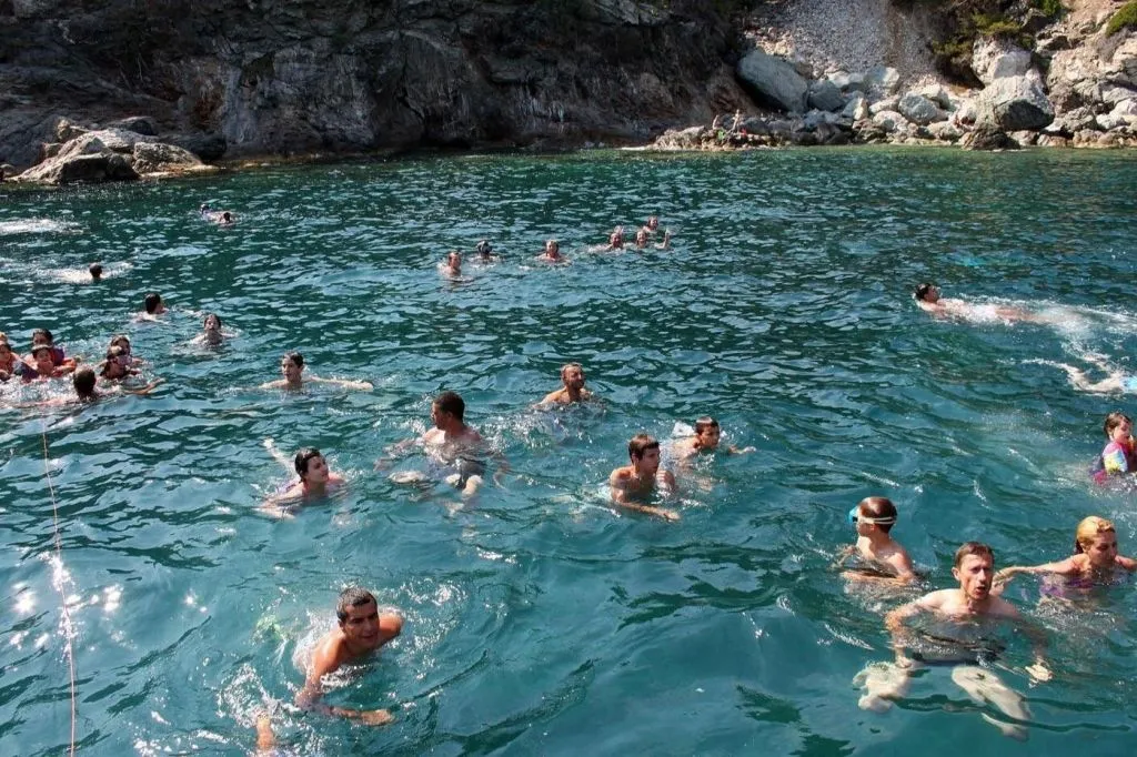 Cap de Creus: Paseo en barco desde Roses + Parada para nadar + Audioguía