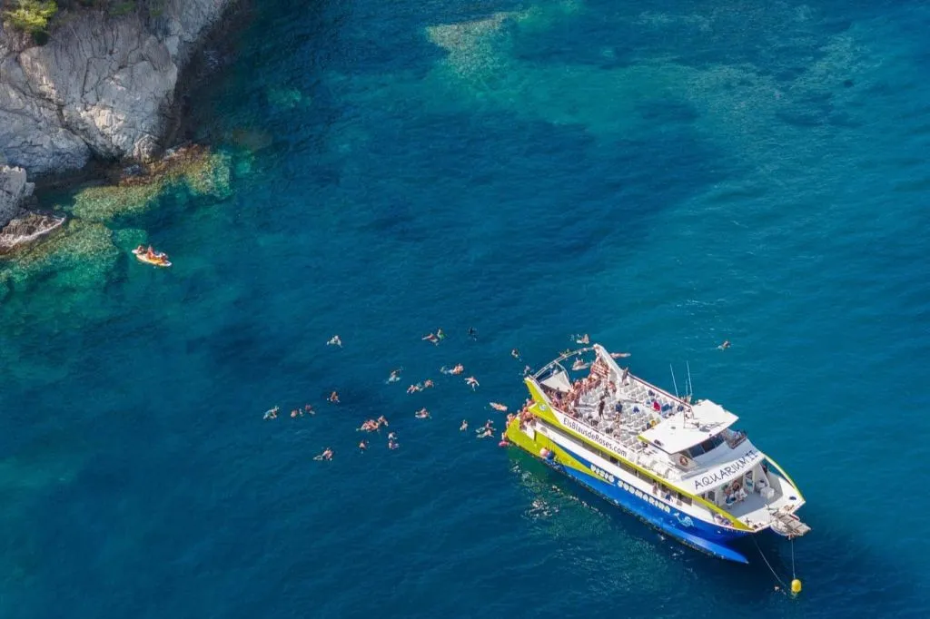 Cap de Creus: Paseo en barco desde Roses + Parada para nadar + Audioguía