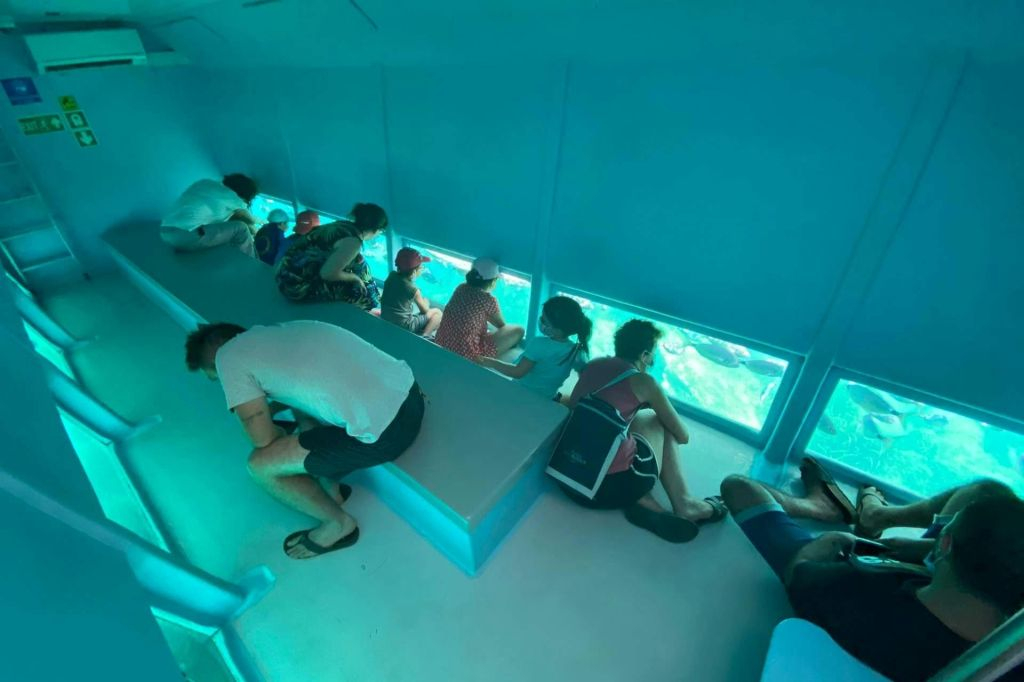 Cala Murtra: Paseo en barco nocturno desde Roses + Audioguía