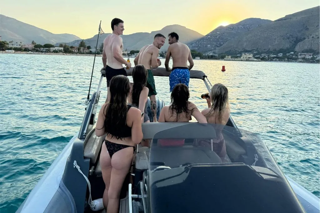 Mondello: Tour in barca al tramonto da Palermo + Sosta bagno + Aperitivo