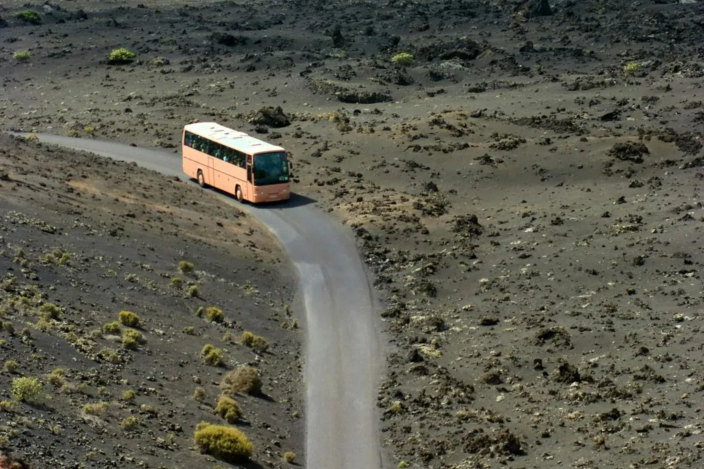 Lanzarote: Excursión Guiada desde Fuerteventura + Cata de Vinos