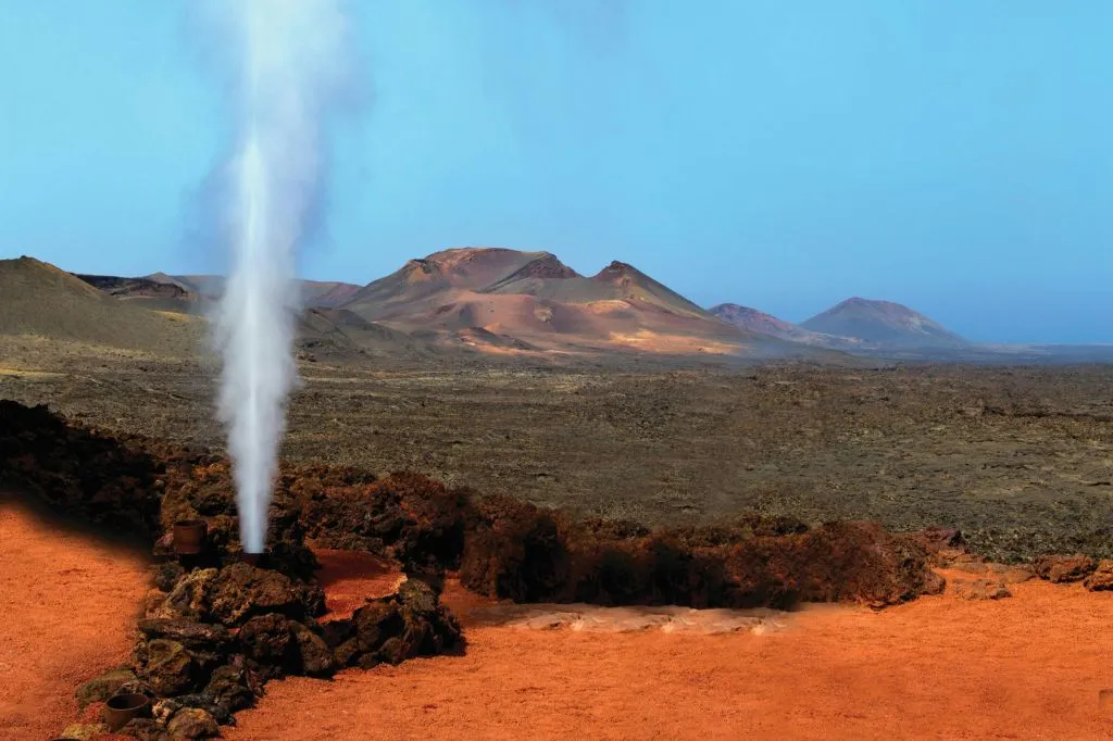 Lanzarote: Excursión Guiada desde Fuerteventura + Cata de Vinos