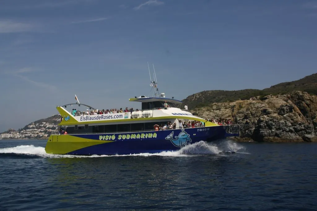Excursión en Barco con Fondo de Cristal: Cap Norfeu + Nadar desde Roses y Santa Margarita