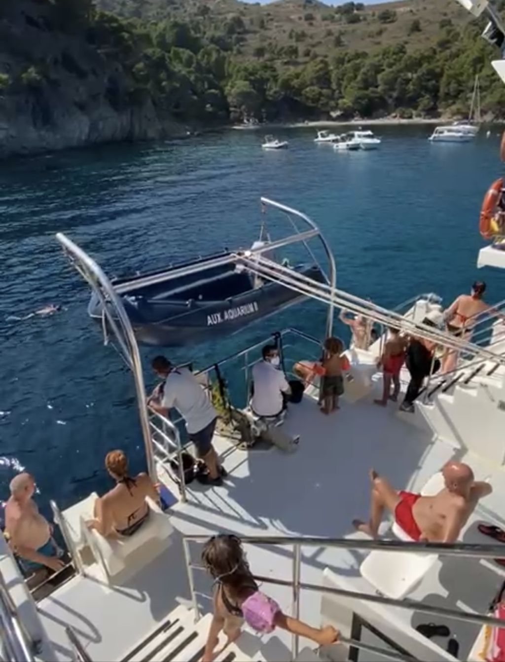 Excursion en bateau à fond de verre : Cap Norfeu + Baignade depuis Roses & Santa Margarita