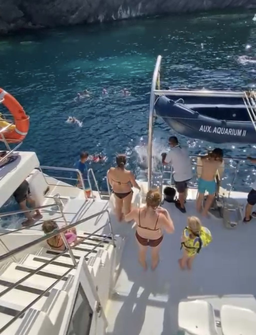 Excursion en bateau à fond de verre : Cap Norfeu + Baignade depuis Roses & Santa Margarita