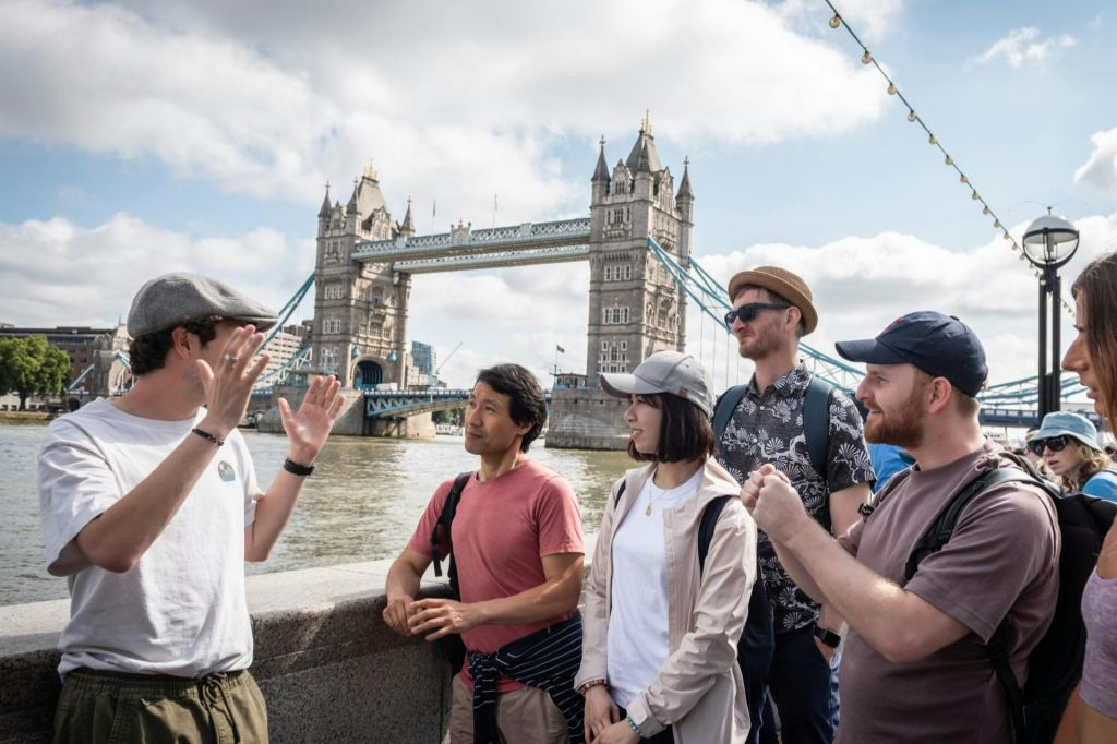 Private Tour: See Over 30 Top London Sights! Fun Local Guide