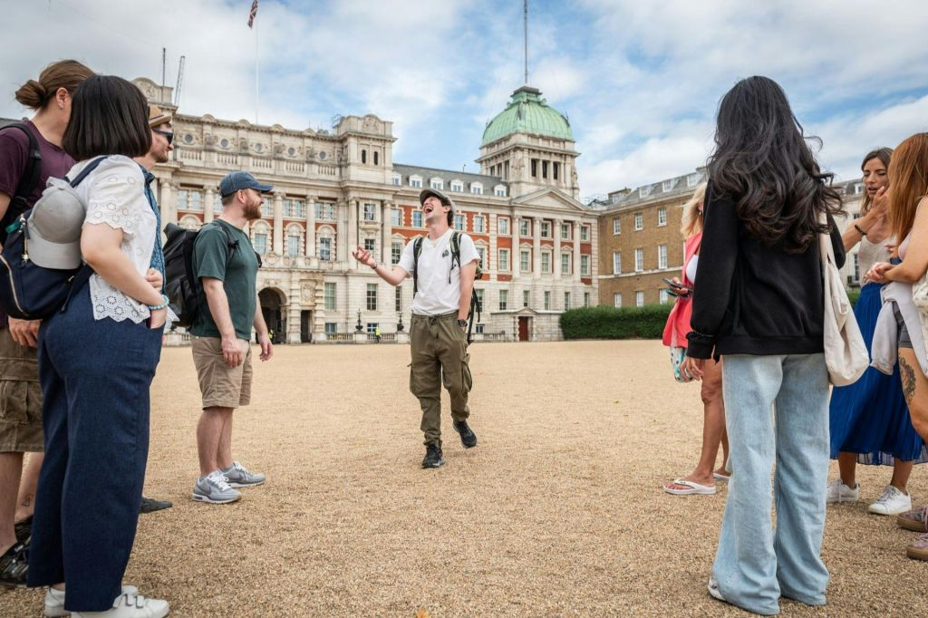 Private Tour: See Over 30 Top London Sights! Fun Local Guide
