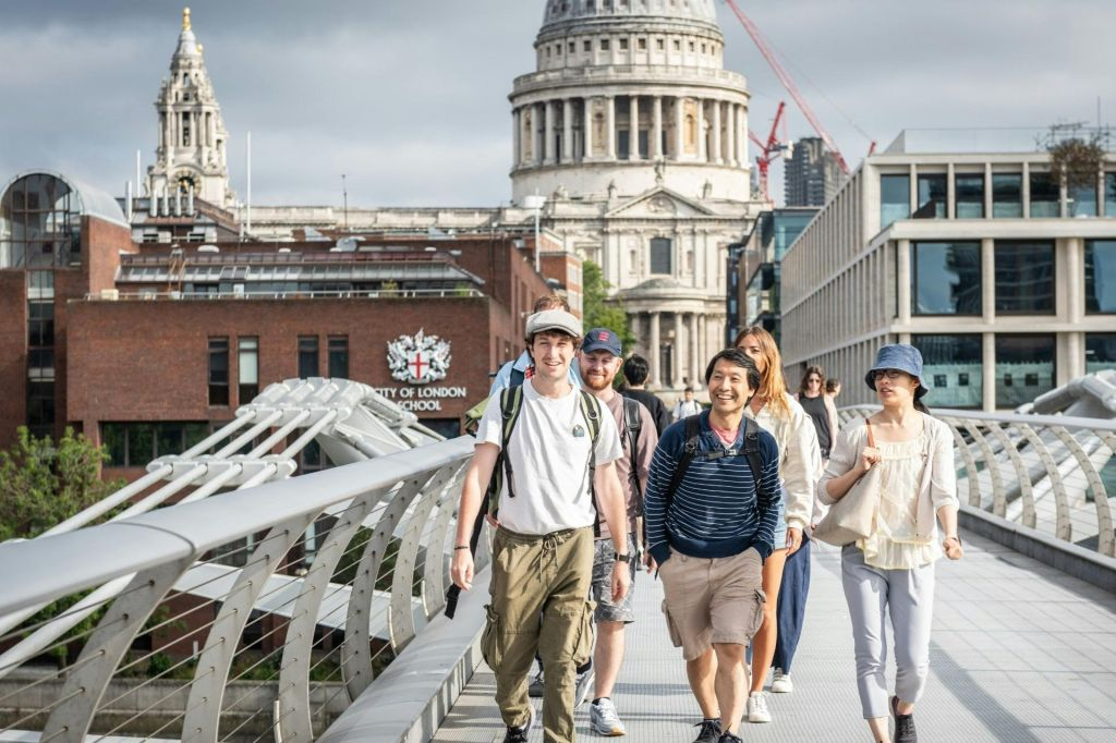 Private Tour: See Over 30 Top London Sights! Fun Local Guide