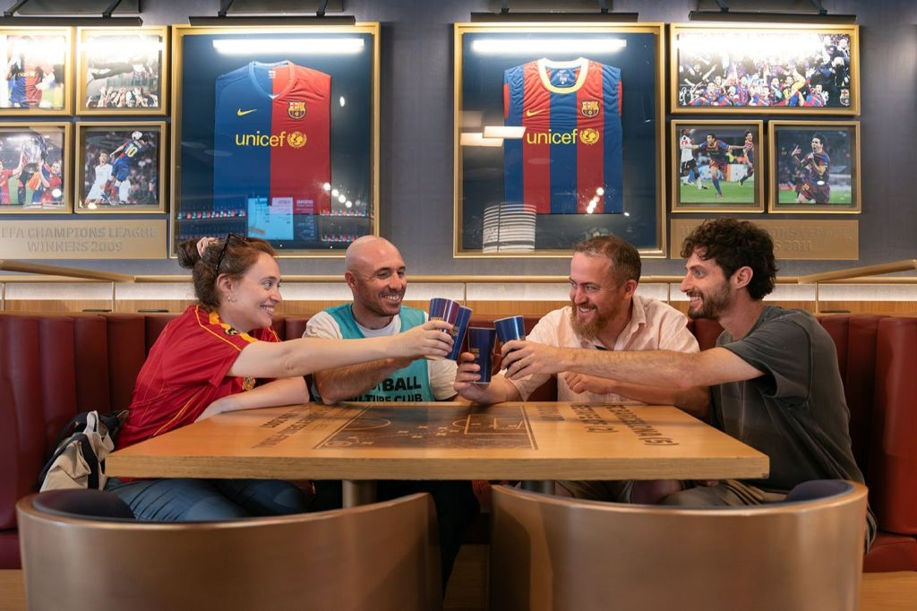 Barcelona: Visita guiada de fútbol con 4 clubes y 2 museos