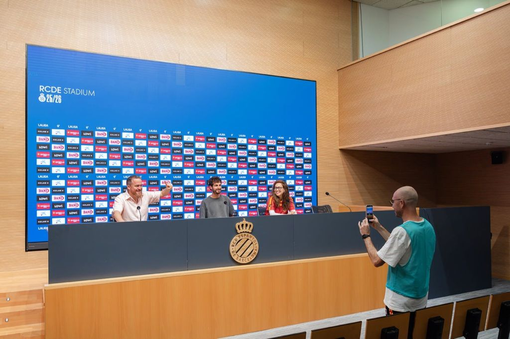Barcelona: Visita guiada de fútbol con 4 clubes y 2 museos