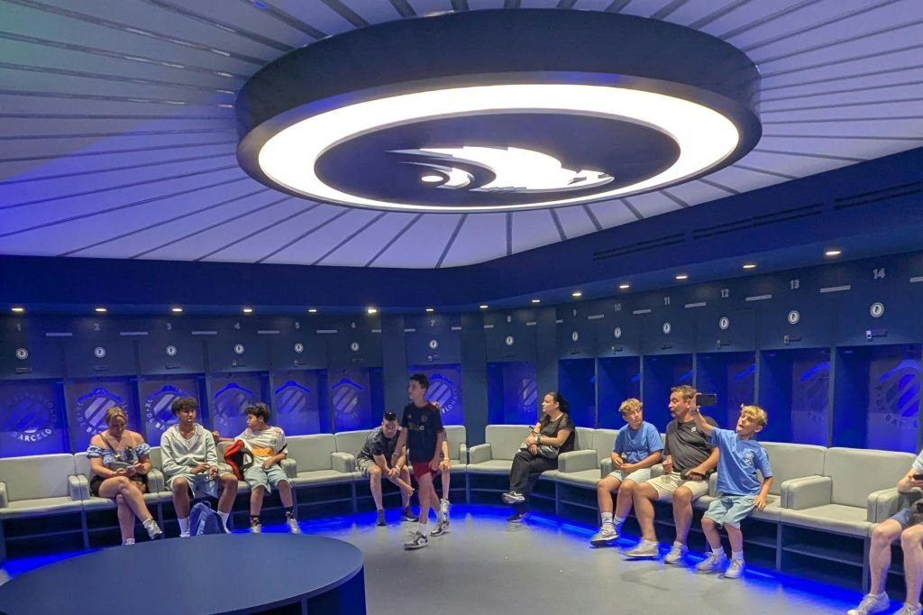 Barcelona: Visita guiada de fútbol con 4 clubes y 2 museos