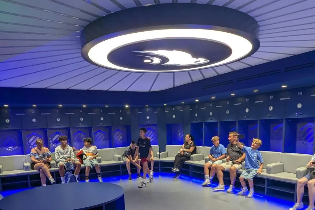 Barcelona: Visita guiada de fútbol con 4 clubes y 2 museos