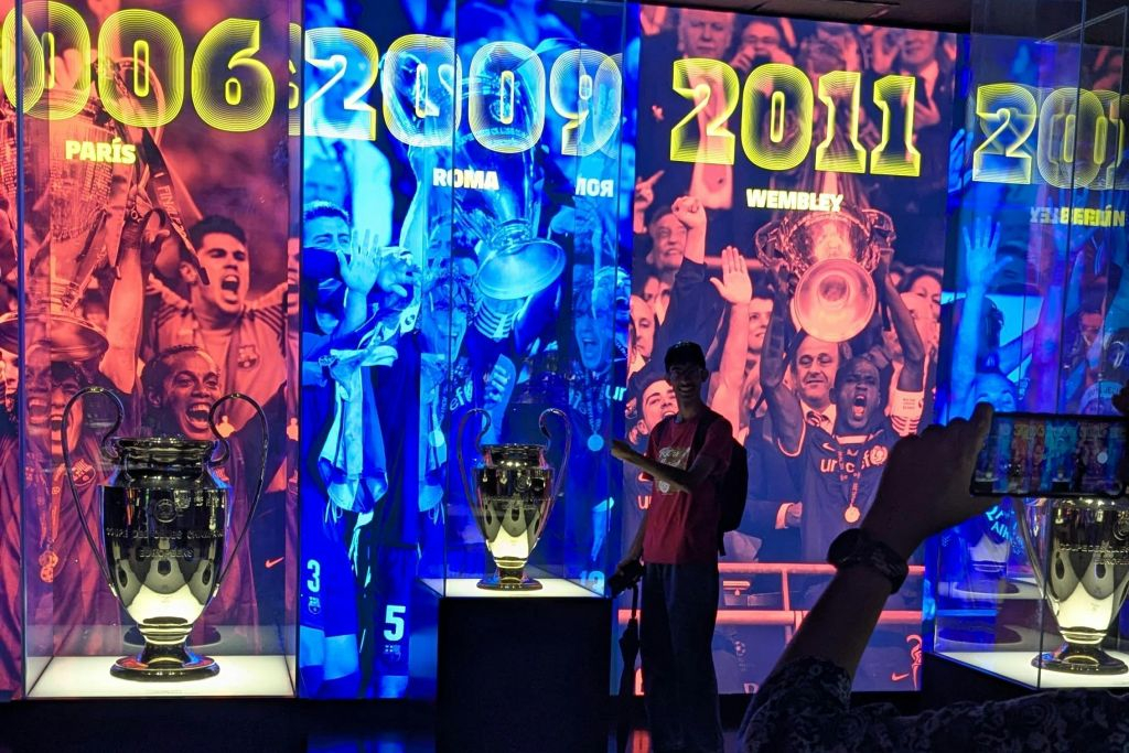 Barcelona: Visita guiada de fútbol con 4 clubes y 2 museos