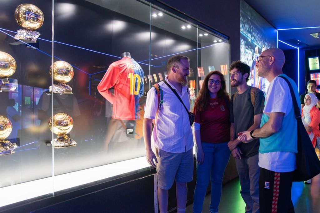 Barcelona: Visita guiada de fútbol con 4 clubes y 2 museos