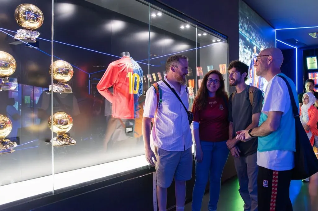 Barcelona: Visita guiada de fútbol con 4 clubes y 2 museos
