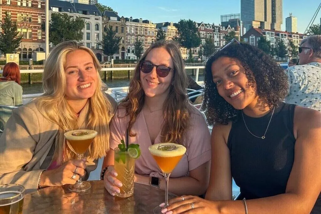 Rotterdam: Boat Cruise + Snacks & Cocktails