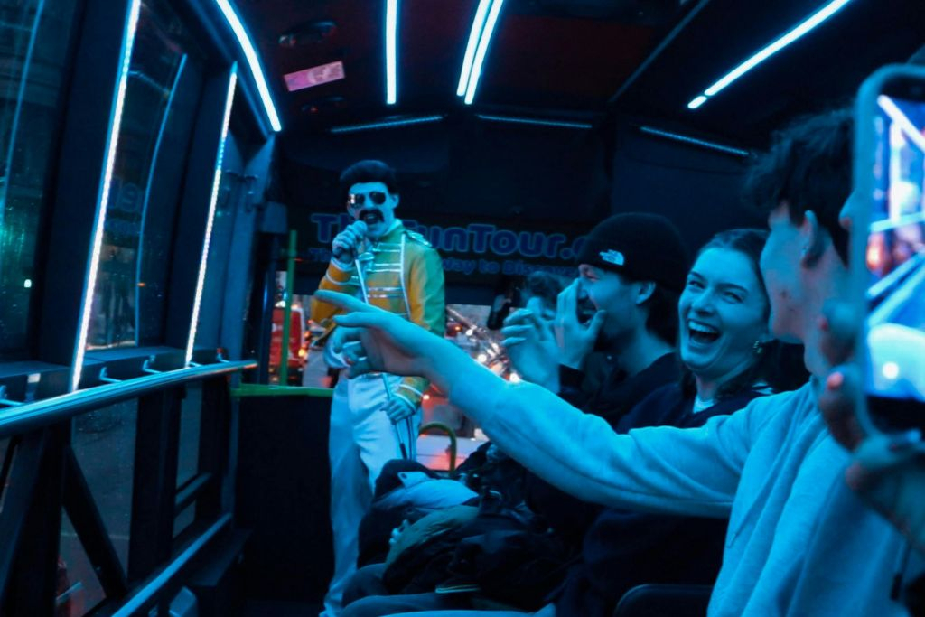 Londra: The Fun Tour con teatro e commedia dal vivo