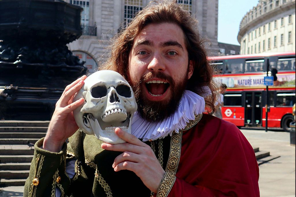 London: Guided Bus Tour + Live Entertainment