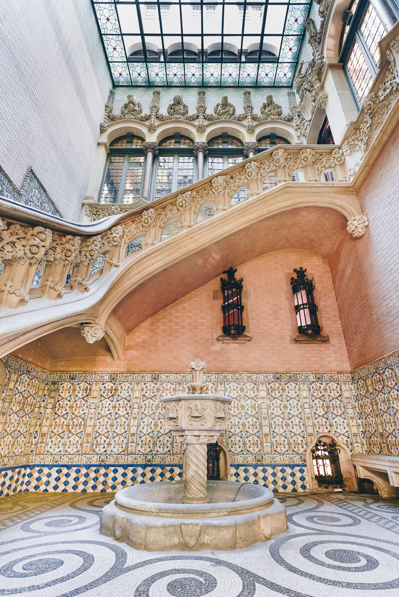 Palau Baró de Quadras: Guided Tour