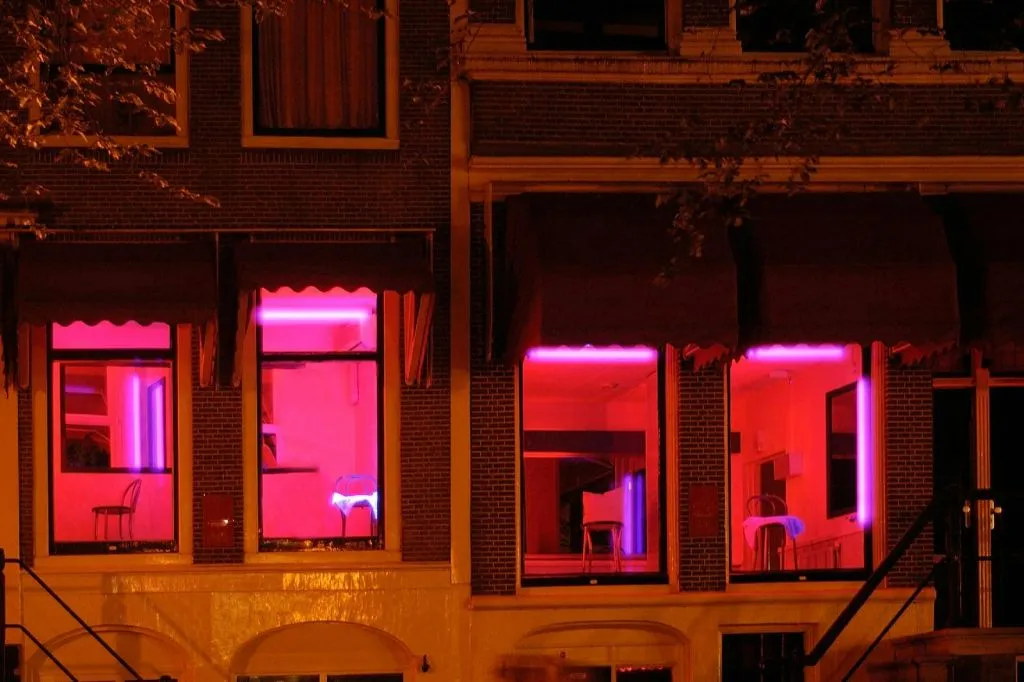 Amsterdam: Tour Audio del Quartiere a Luci Rosse