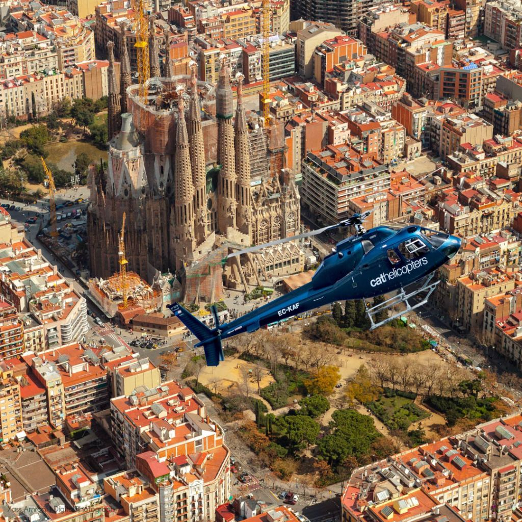 Vuelo en helicóptero sobre la ciudad de Barcelona