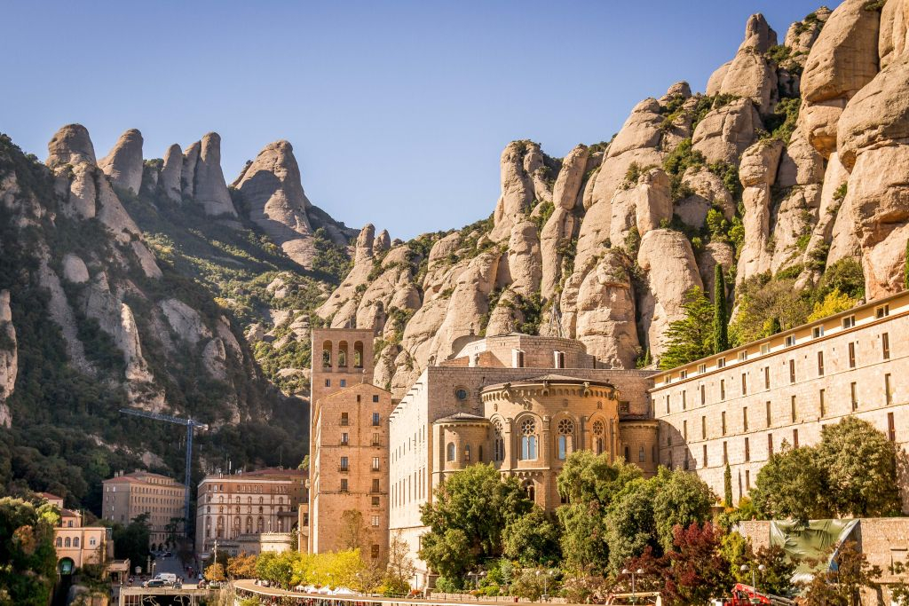 Montserrat & Wineries: Ida e Volta + Experiência Vinícola com Refeição Tradicional