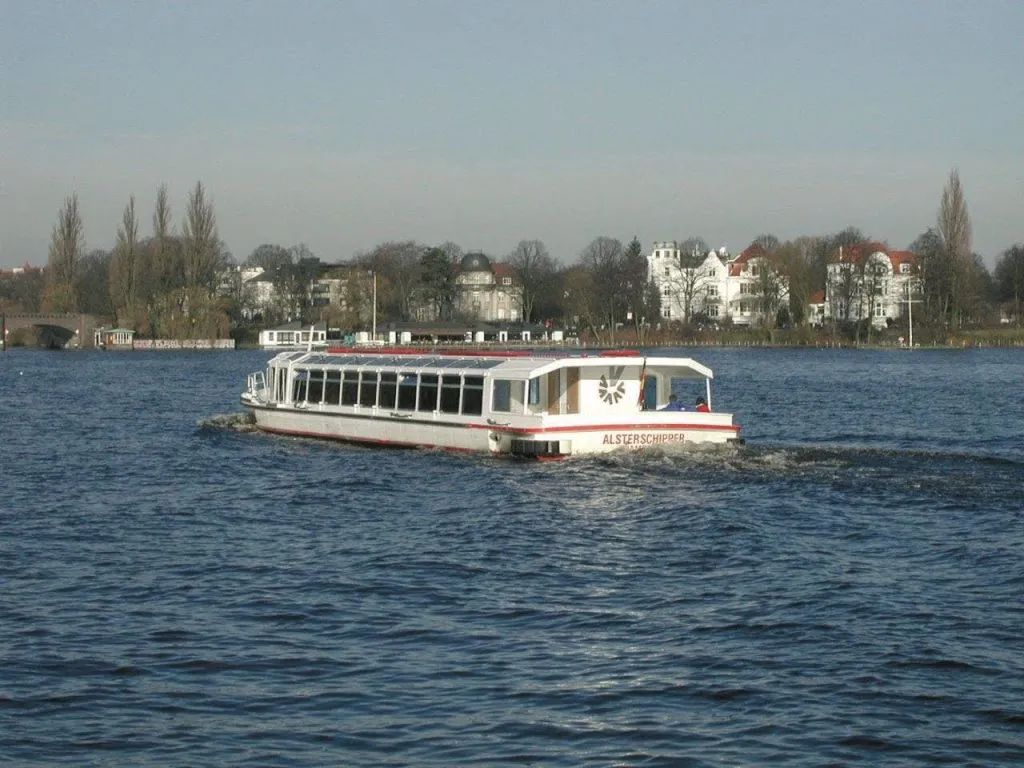 Hamburg: Winter Alster River Cruise
