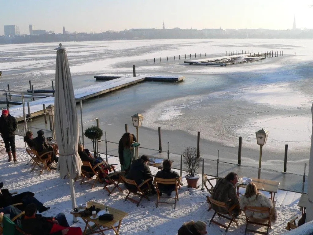 Hamburg: Winter Alster River Cruise