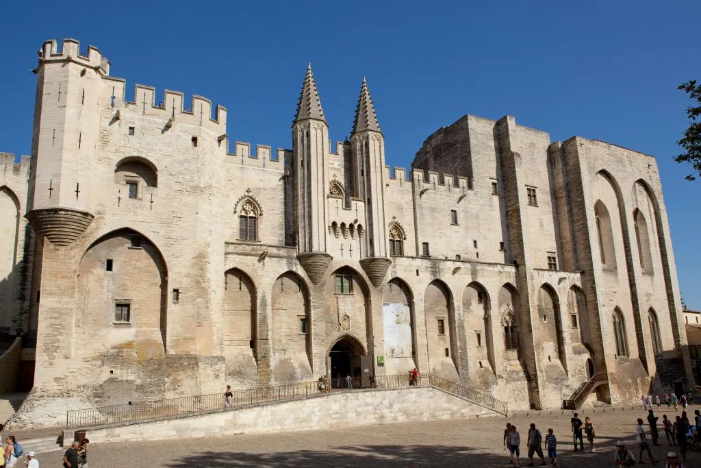 Arènes de Nîmes + Palais des Papes & Jardins