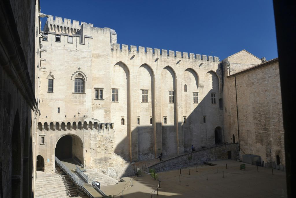 Arènes de Nîmes + Palais des Papes & Jardins