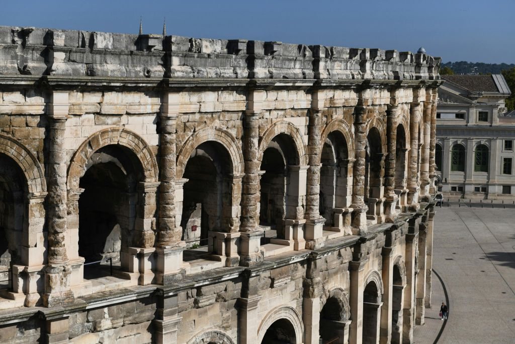 Arènes de Nîmes + Palais des Papes & Pont d'Avignon