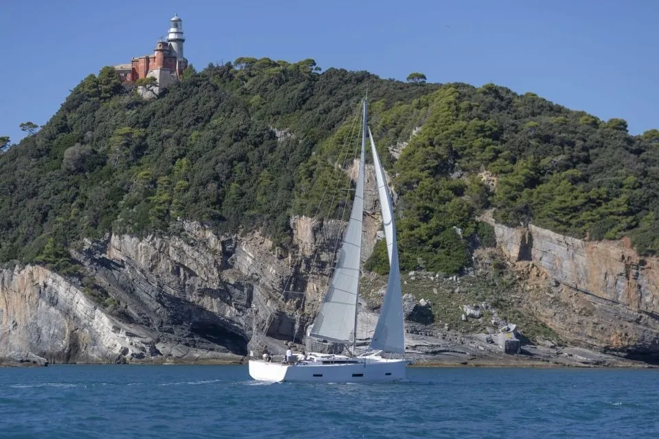 Palma de Mallorca: Excursión en velero con aperitivos y barra libre